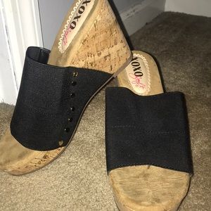 Black wedges